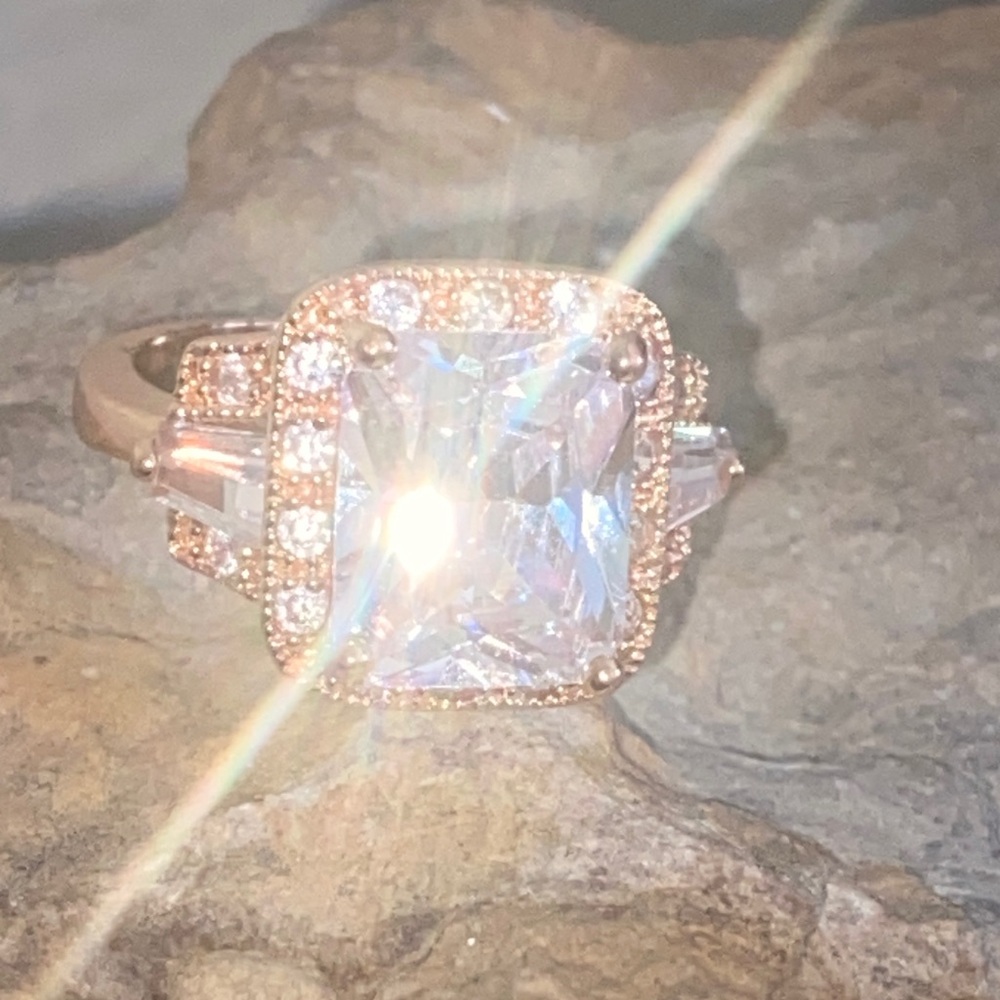 NEW Vintage Style Rose Gold Tone Zinc Alloy & Large CZ Ring